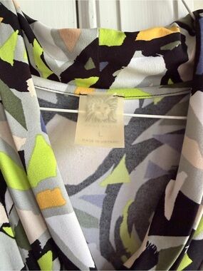 Anne Klein Graphic Print Top in Lime, Black & Gray